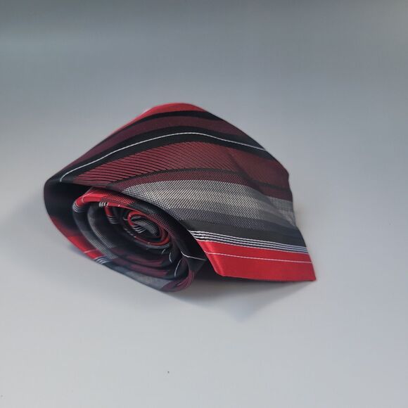 Van Heusen Men polyester tie red stripe  slim 58in long 3 1/4in wide - Picture 2 of 8